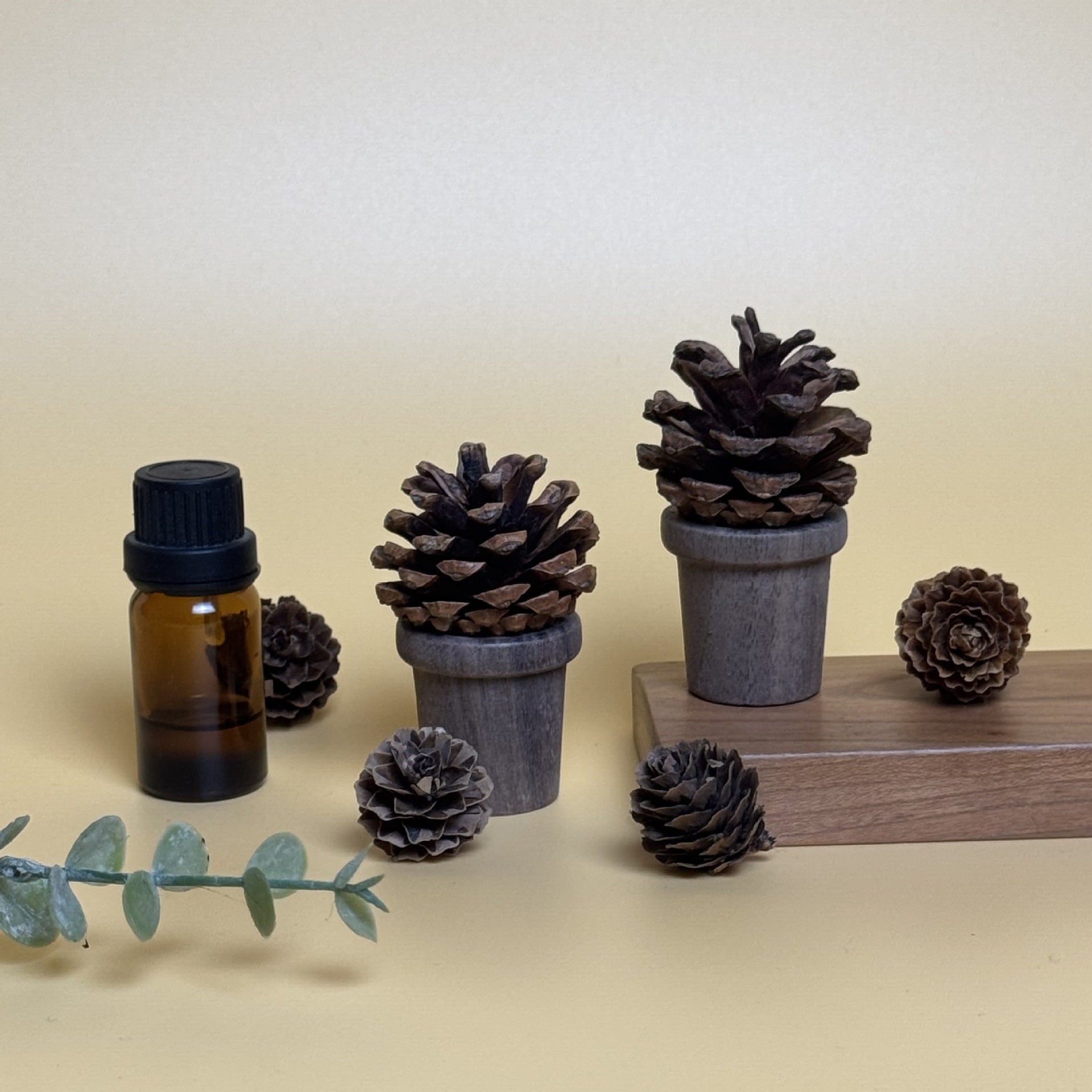 Pinecone-Shaped Fragrant Wood Décor