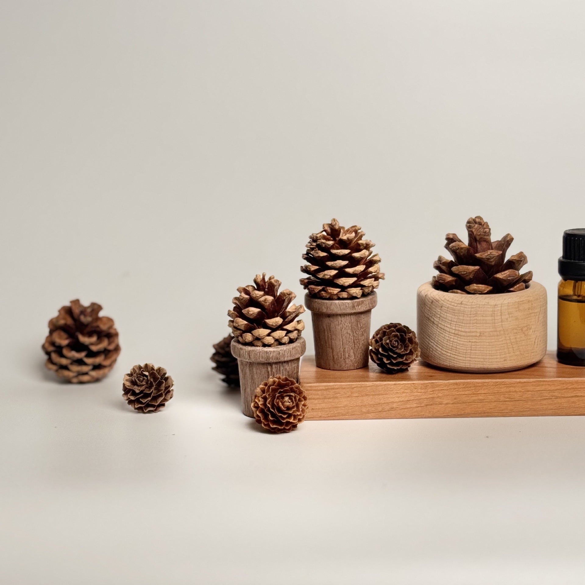 Pinecone-Shaped Fragrant Wood Décor